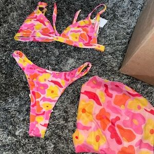 Tiger mist bikini . Comes with top bottom and matching skirt. Size medium